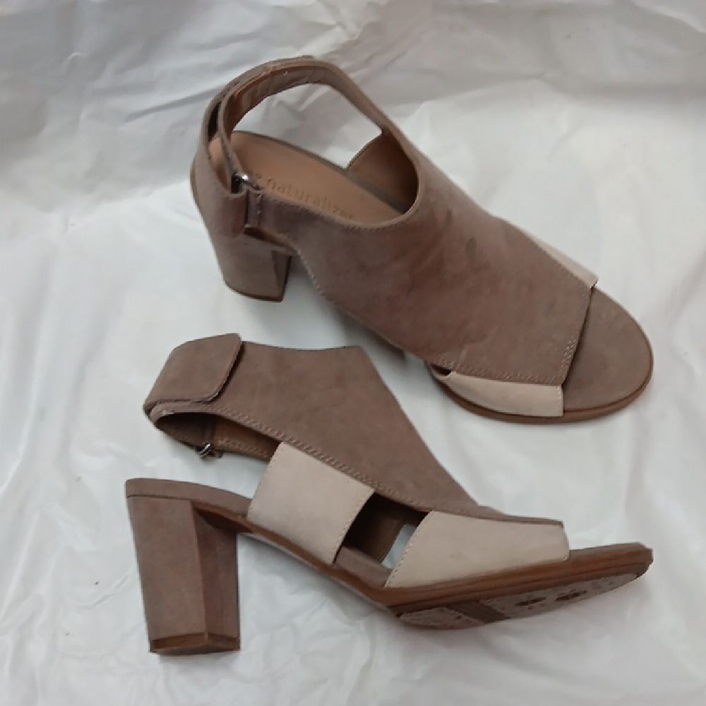 Naturalizer Tan Heeled Sandals with Chunky Block Heel Size 6M